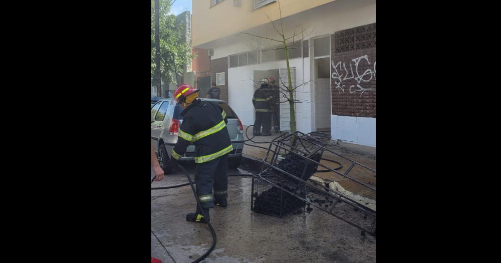 Una dotacioacuten de Bomberos trabajoacute en un principio de incendio en una panaderiacutea