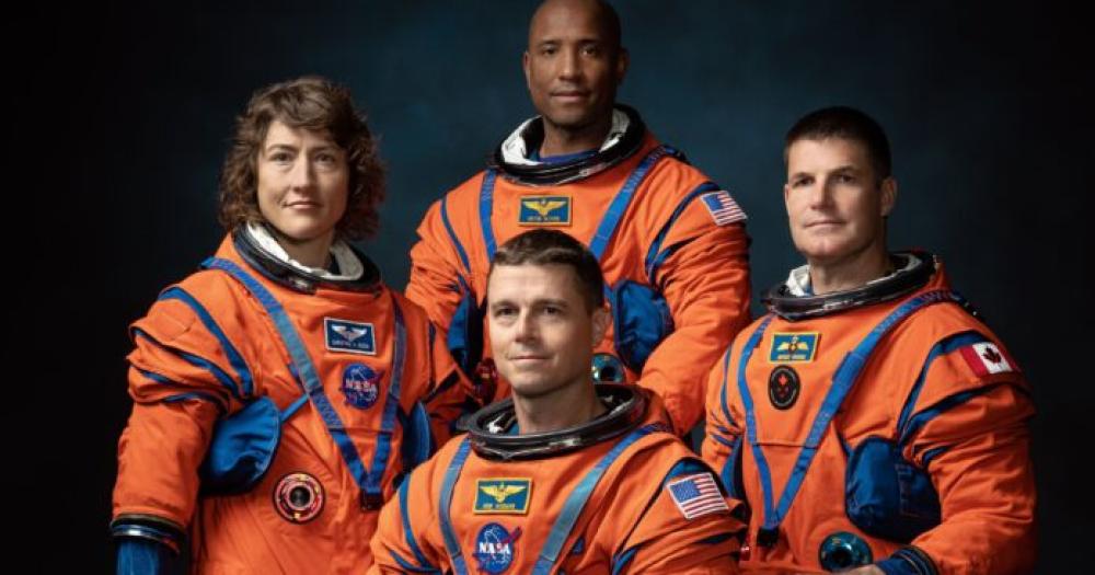 La NASA eligioacute a los cuatro astronautas que enviaraacute a la Luna despueacutes de 50 antildeos