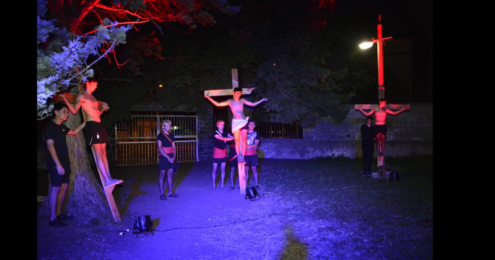 La Pasioacuten de Cristo representada por estudiantes de San Antonio