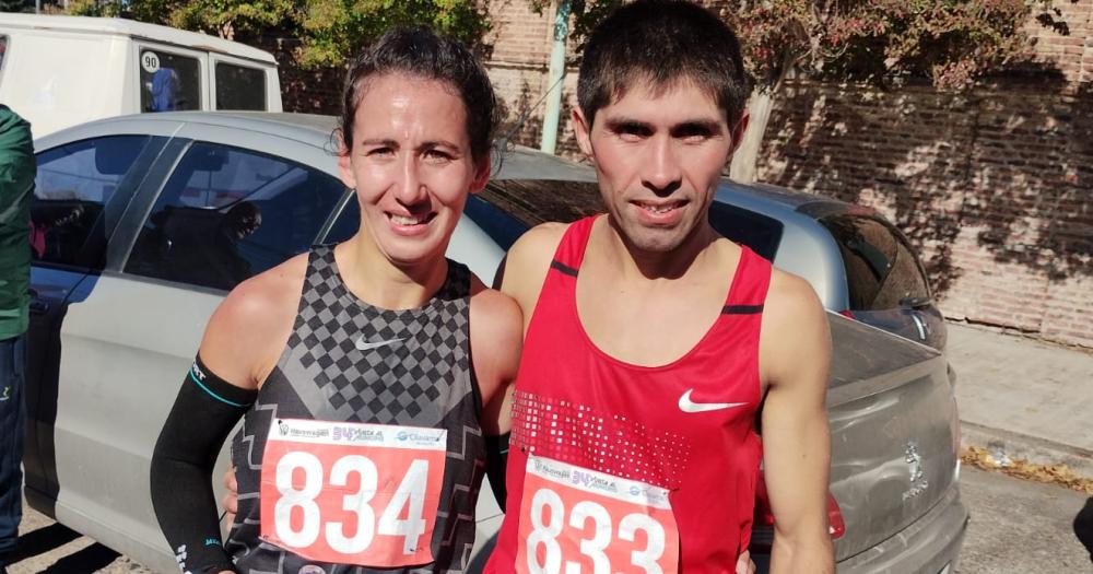 Cecilia y Gustavo Fernndez recibieron una ovación del público de Olavarría en la media maratón