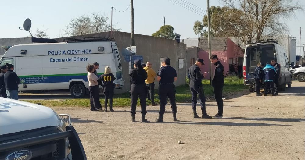 Espeluznante hallazgo en el barrio Carlos Pellegrini- luego de asesinar a su pareja y a su hijo se quitoacute la vida