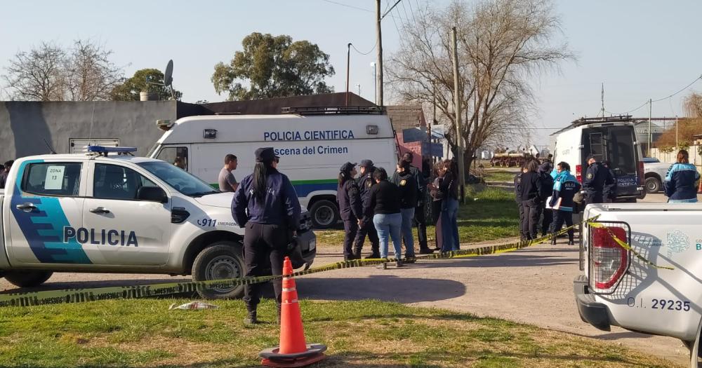 Espeluznante hallazgo en el barrio Carlos Pellegrini- luego de asesinar a su pareja y a su hijo se quitoacute la vida