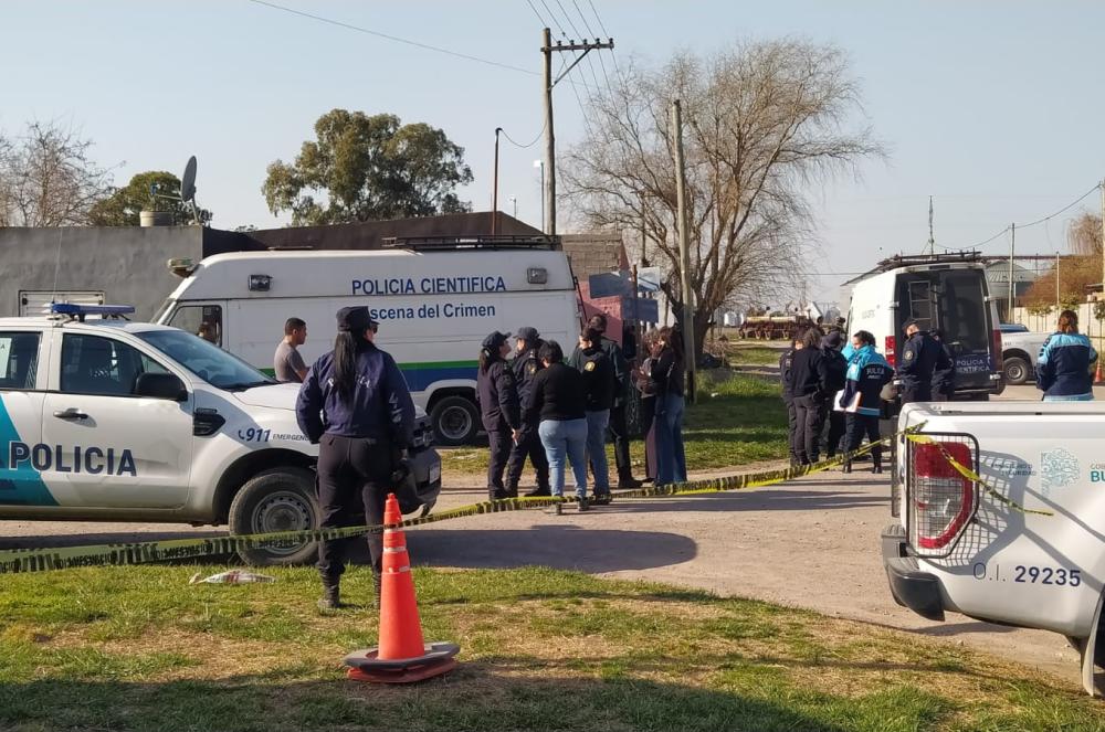 Espeluznante hallazgo en el barrio Carlos Pellegrini- luego de asesinar a su pareja y a su hijo se quitoacute la vida