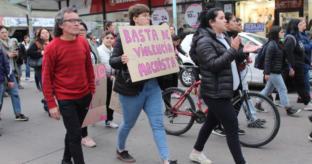 Profundo dolor en la marcha por los asesinatos de Sandra y Thiago