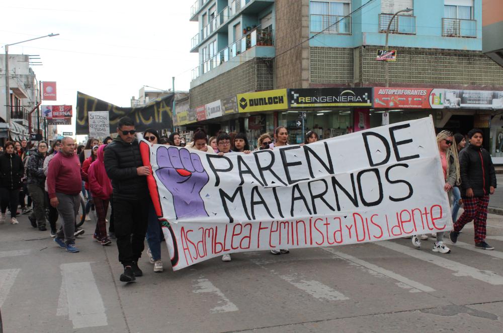 Profundo dolor en la marcha por los asesinatos de Sandra y Thiago